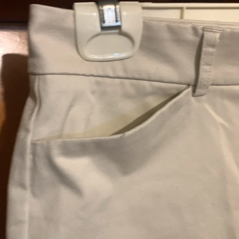 Dockers Size 10P Ideal Fit Khaki Shorts - Picture 6 of 7